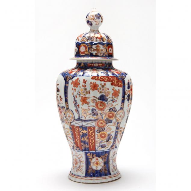 large-japanese-imari-covered-urn