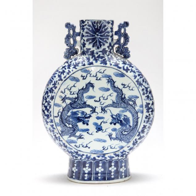chinese-blue-and-white-decorated-moon-flask-vase