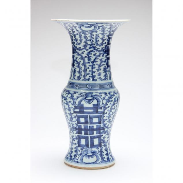 chinese-blue-and-white-gu-vase