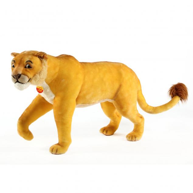 a-steiff-studio-size-lioness