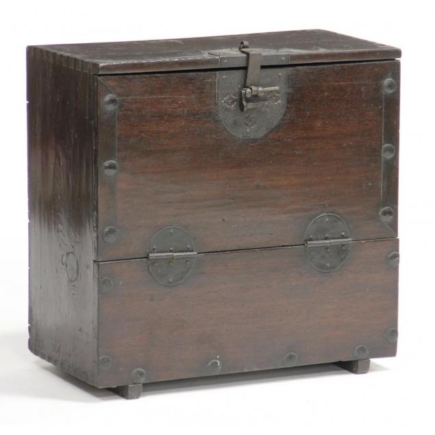 diminutive-japanese-tansu-chest