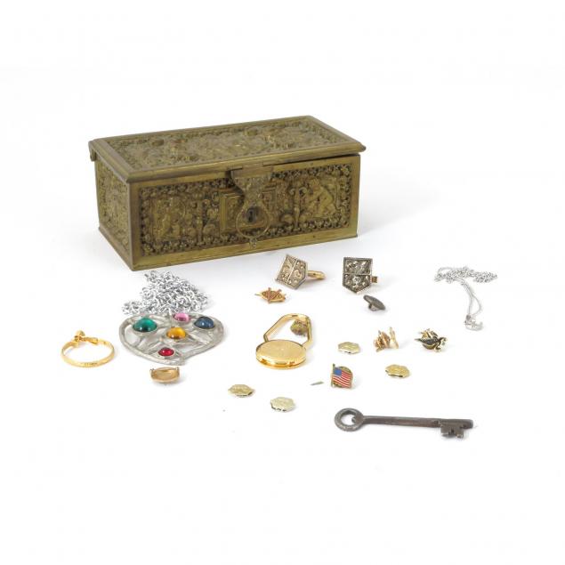 renaissance-style-jewelry-lock-box