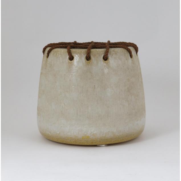 contemporary-japanese-pottery-vessel