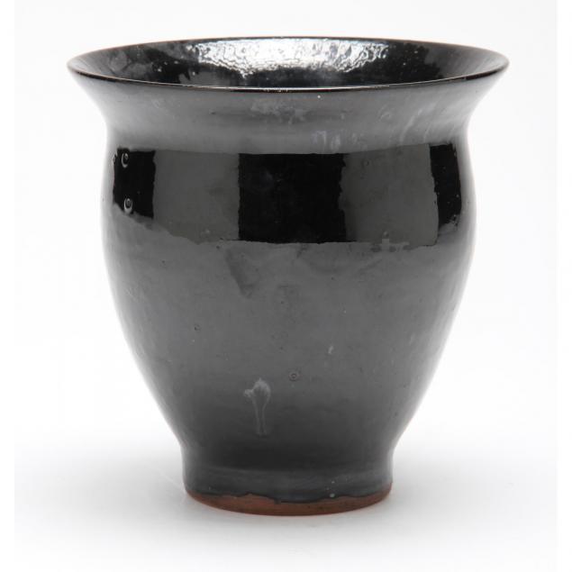 jugtown-mirror-black-bell-vase