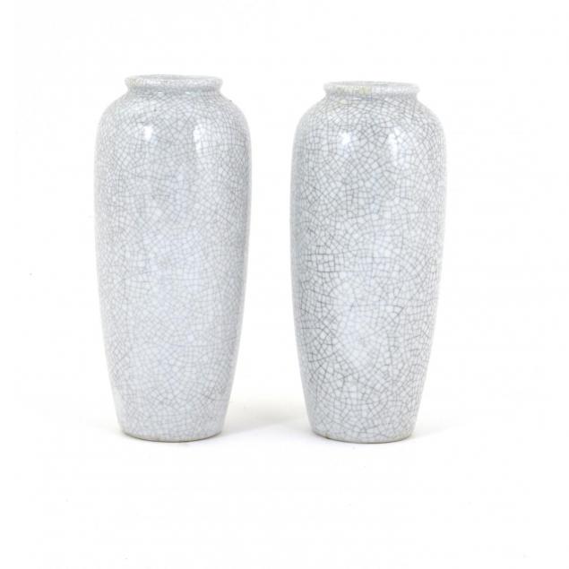 pair-of-chinese-vases