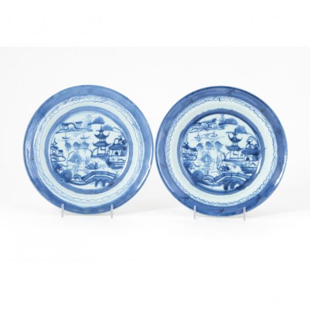 two-chinese-export-canton-porcelain-plates