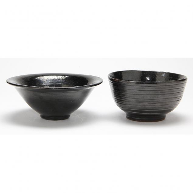 two-jugtown-mirror-black-bowls