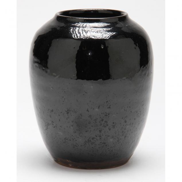 jugtown-mirror-black-vase