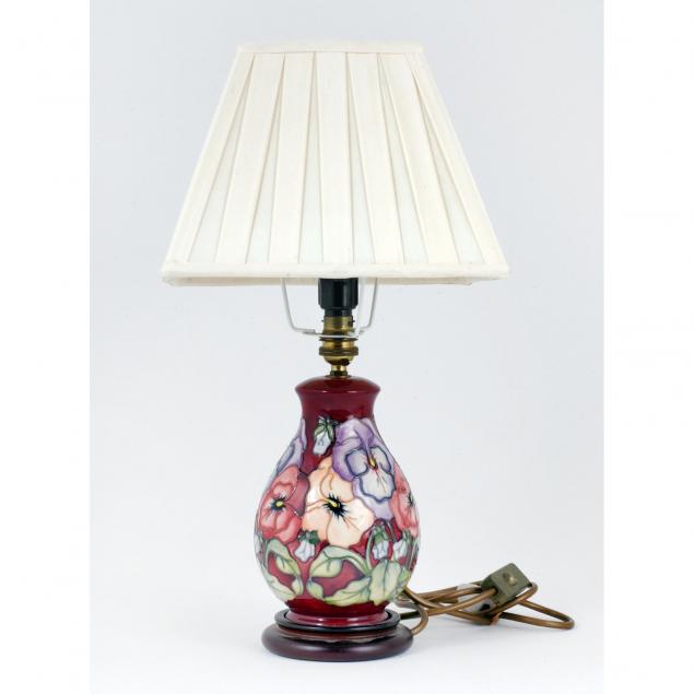 moorcroft-pansy-boudoir-lamp