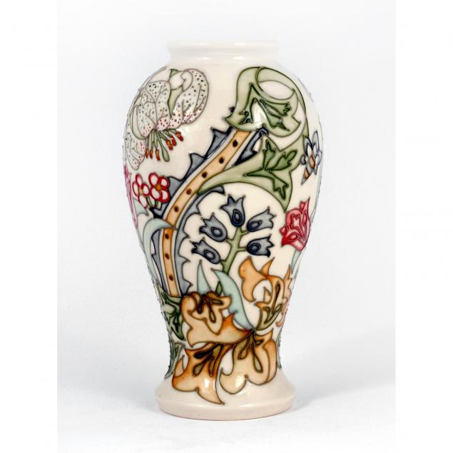 moorcroft-golden-lily-baluster-vase-on-ivory