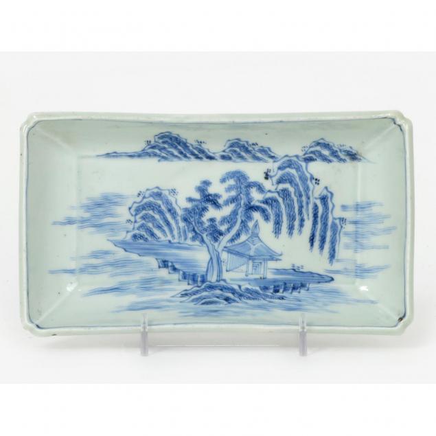 chinese-blue-and-white-serving-dish