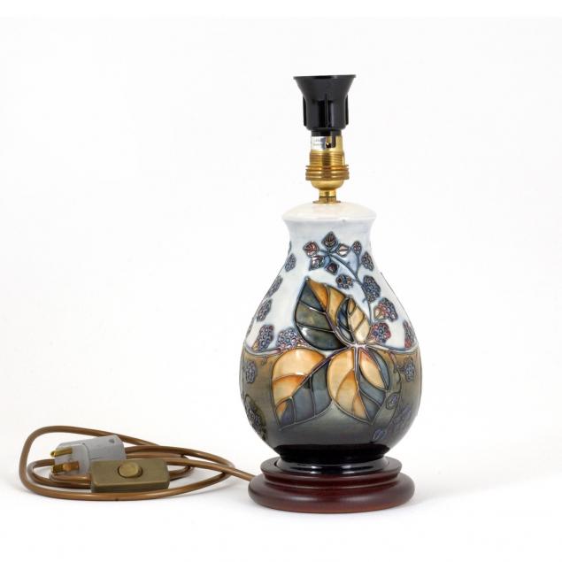 moorcroft-blackberry-boudoir-lamp