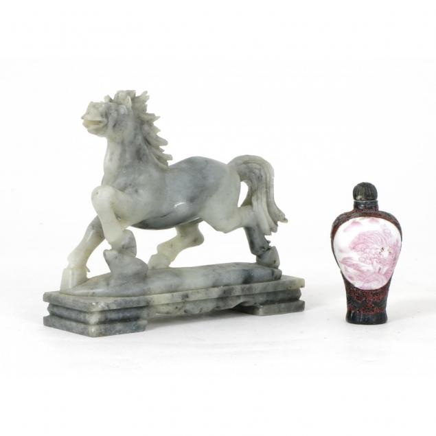 chinese-snuff-bottle-and-hardstone-horse-sculpture