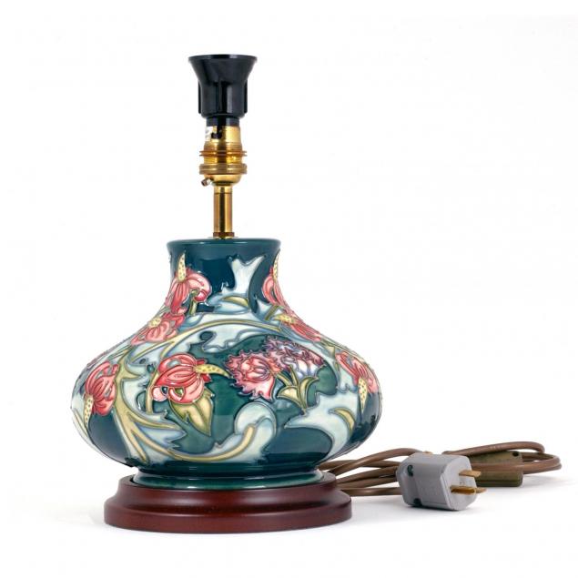 moorcroft-leicester-table-lamp