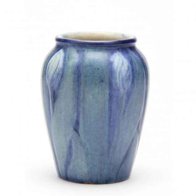 newcomb-college-pottery-cabinet-vase