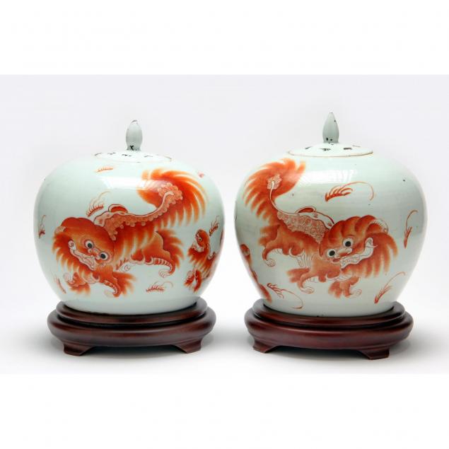 a-pair-of-chinese-porcelain-covered-jars-with-foo-lions