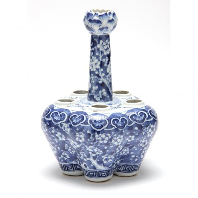 chinese-blue-and-white-porcelain-tulip-vase