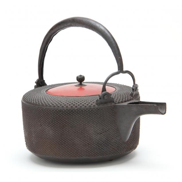 japanese-sake-kettle-or-teapot-with-lacquer-lid