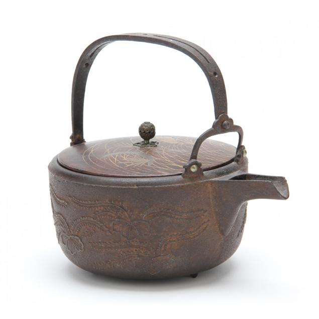 japanese-sake-kettle-with-lacquer-lid