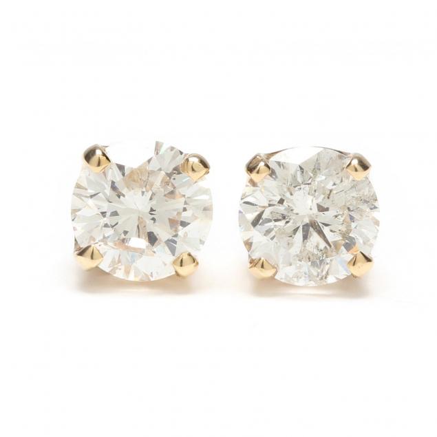 pair-of-diamond-earstuds