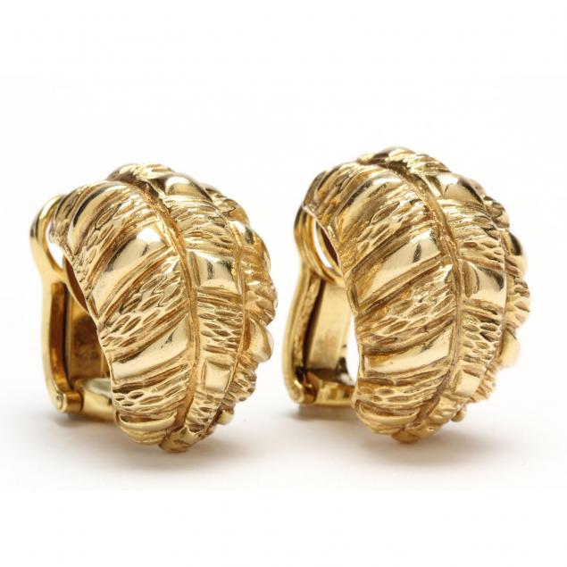 pair-of-18kt-gold-earrings