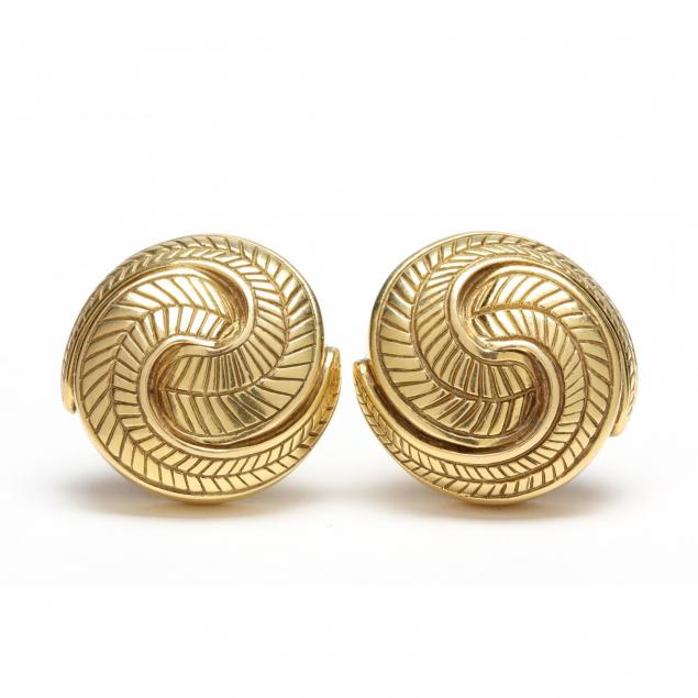 pair-of-18kt-gold-earrings