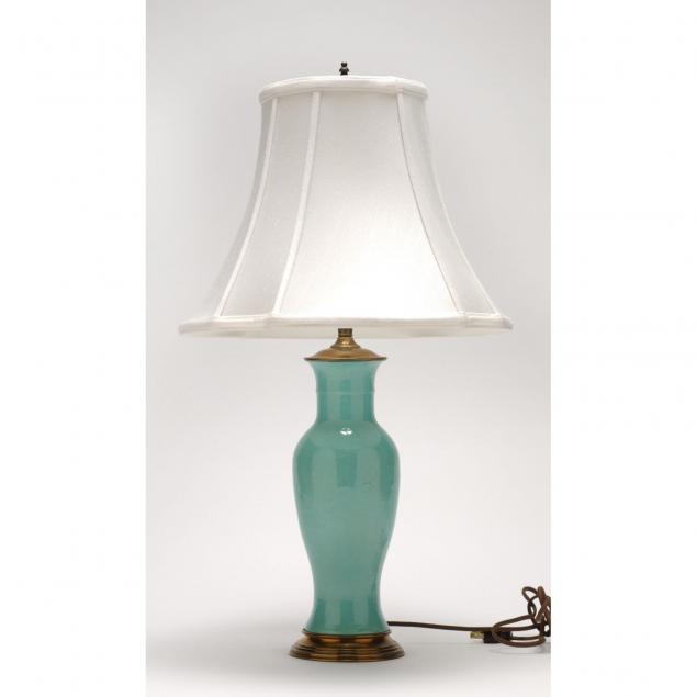 table-lamp-incorporating-chinese-monochrome-vase