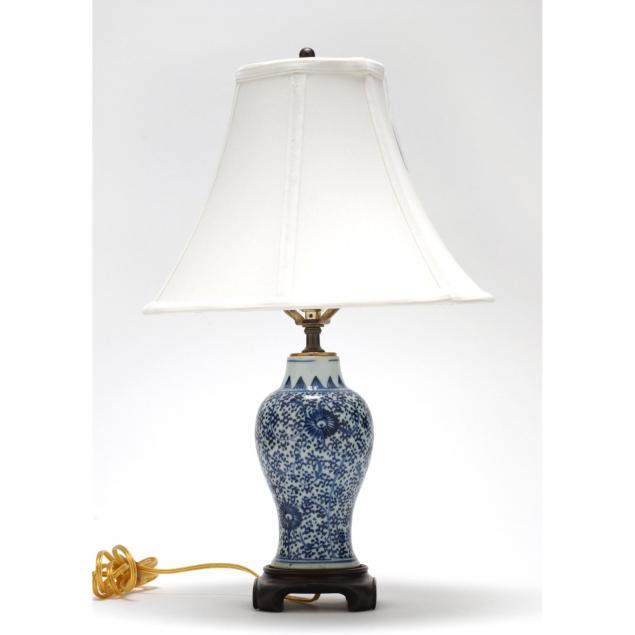 chinese-porcelain-table-lamp