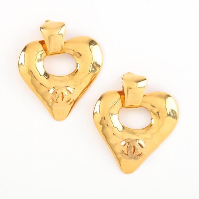 vintage-heart-shaped-logo-earrings-chanel