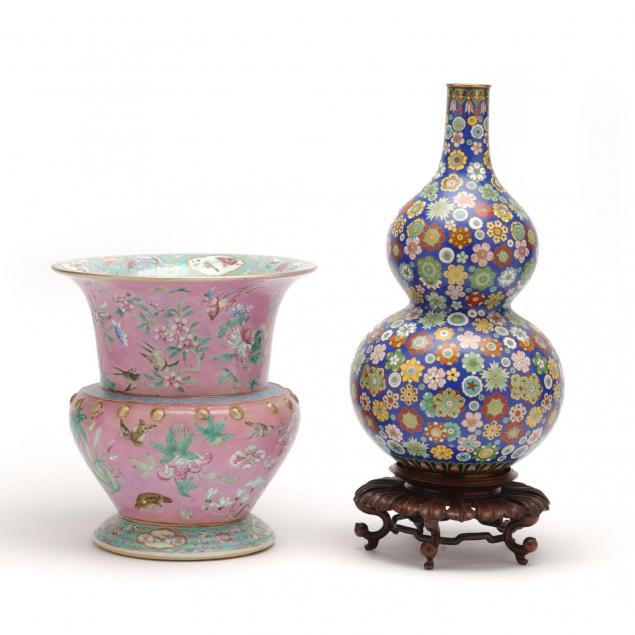 two-chinese-decorative-vases