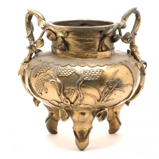 chinese-gilt-bronze-urn