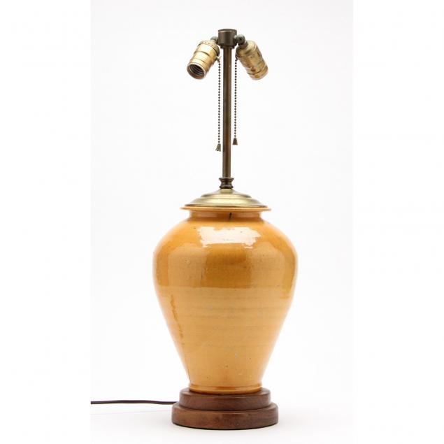 auman-pottery-lamp