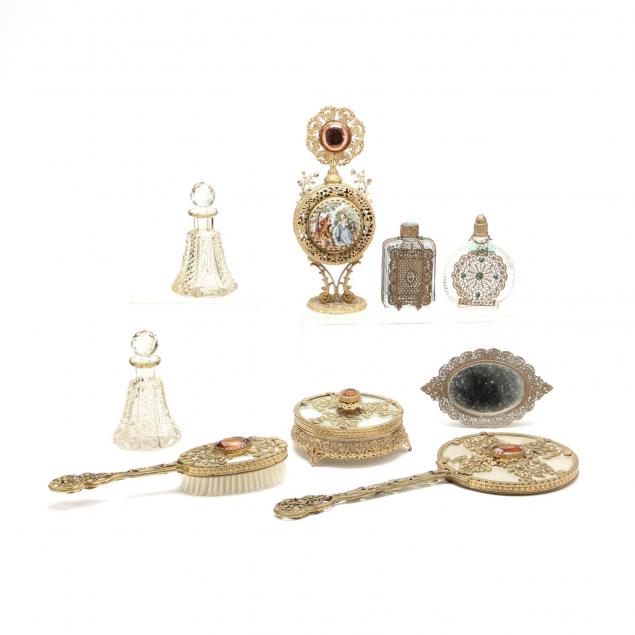 nine-vintage-dresser-accessories