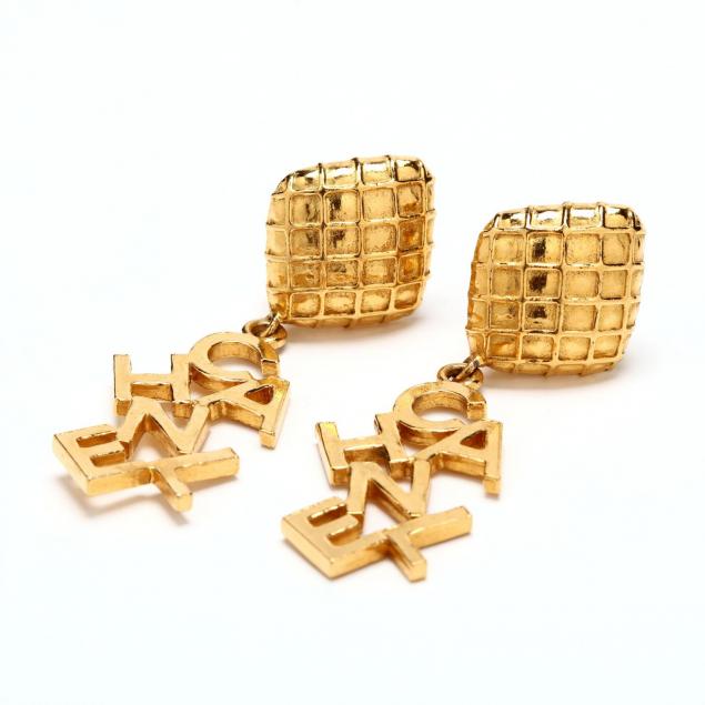 vintage-gold-tone-ear-clips-chanel