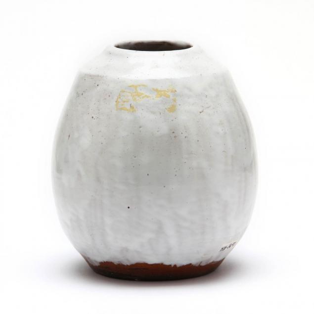 nc-art-pottery-jugtown-vase