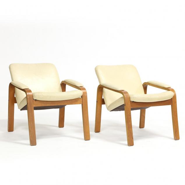 ekornes-pair-of-club-chairs