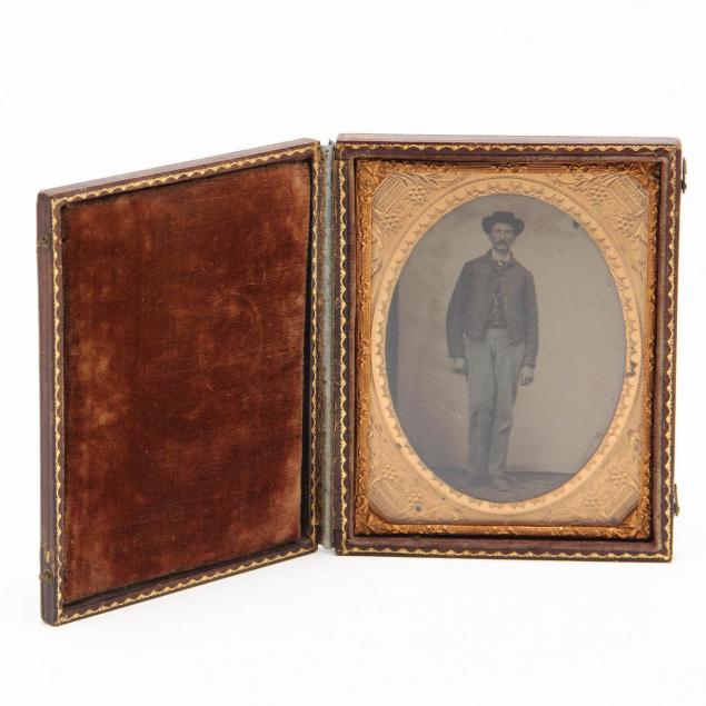 quarter-plate-tintype-of-union-soldier-in-full-case
