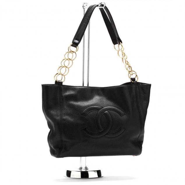 black-shoulder-shopping-tote-chanel