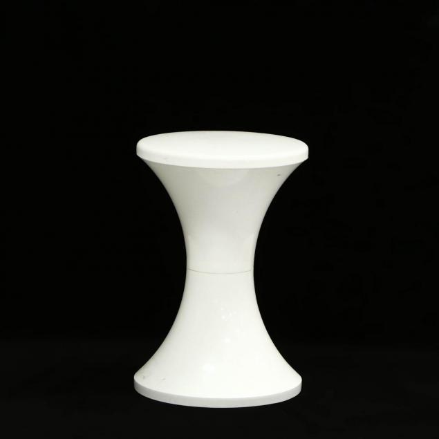 stamp-01-nurieux-france-stool