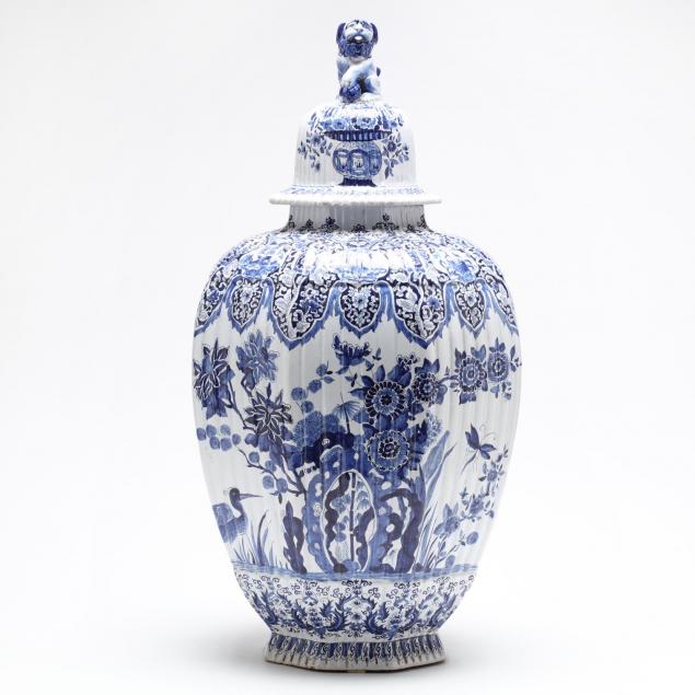 large-lidded-delft-jardiniere