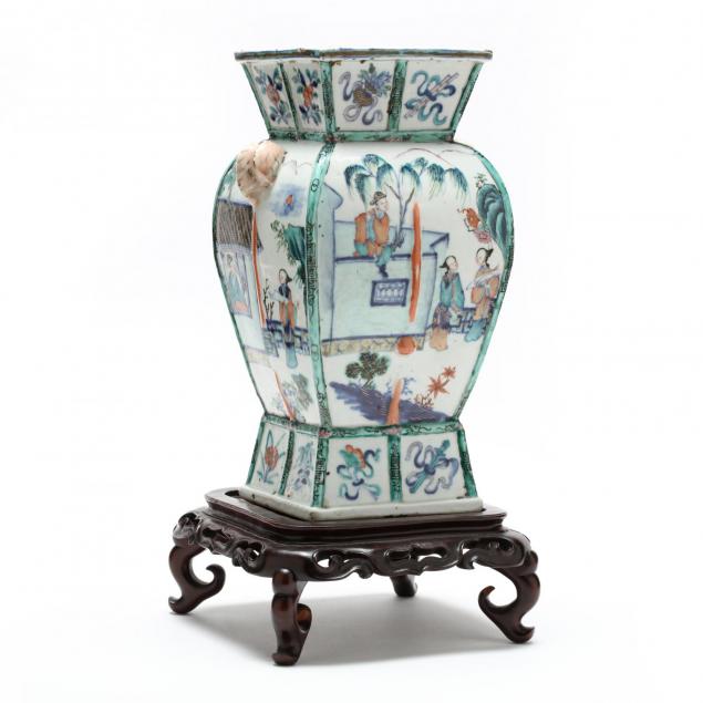 chinese-export-famille-verte-square-vase