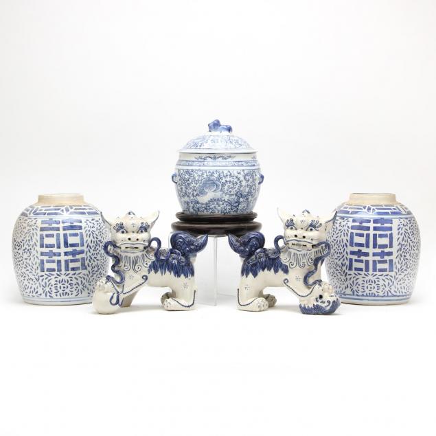 five-pieces-of-blue-and-white-decorative-chinese-porcelain