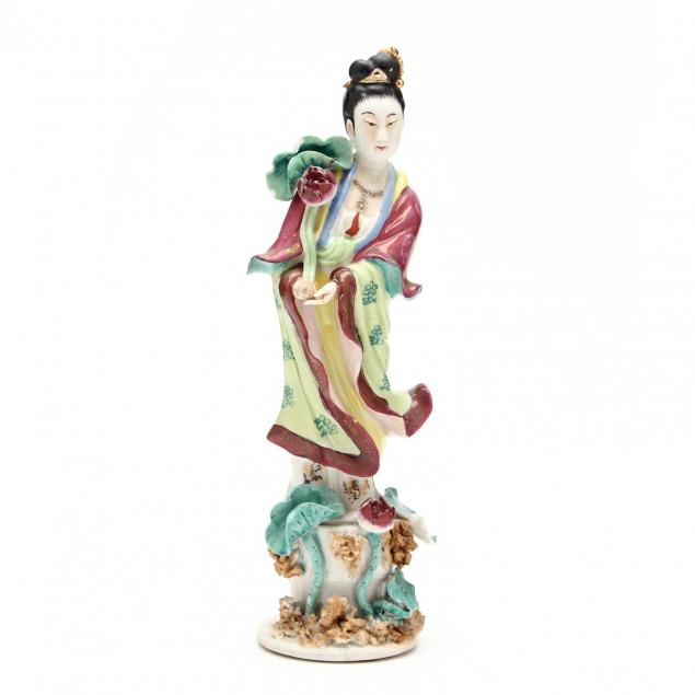 painted-porcelain-figure-of-quan-yin