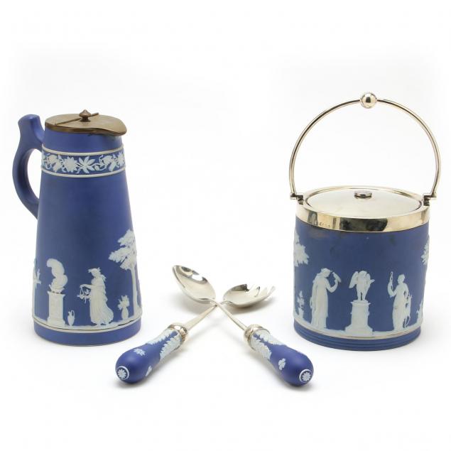 antique-wedgwood-serving-items
