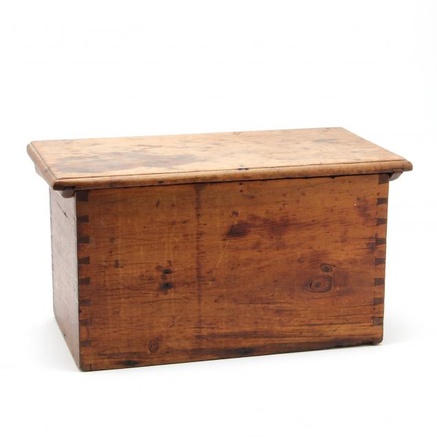 american-dovetailed-miniature-blanket-chest