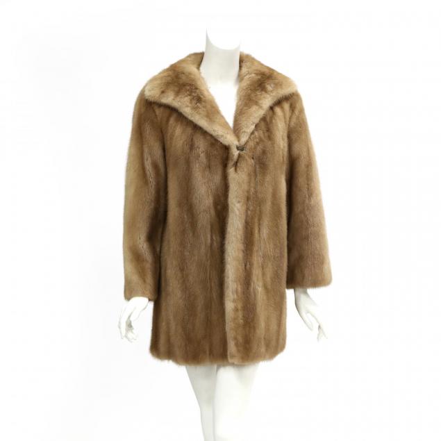 quarter-length-honey-blonde-mink-coat