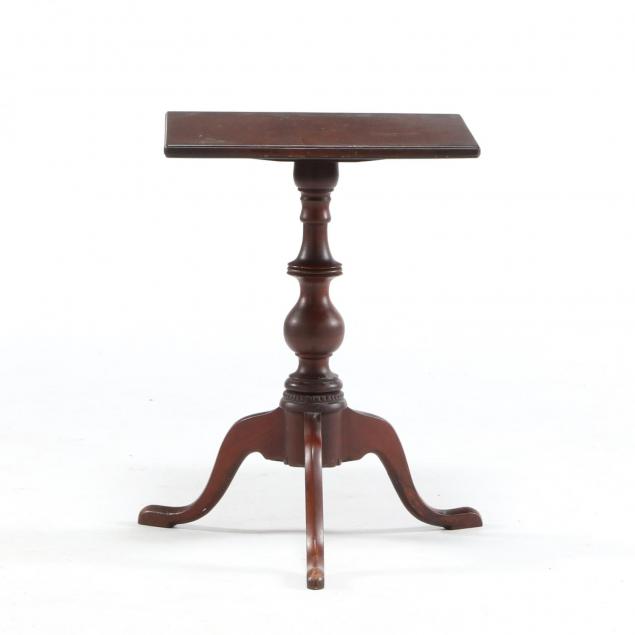 american-queen-anne-candlestand