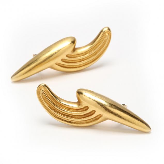 pair-of-22kt-gold-earrings-lalaounis