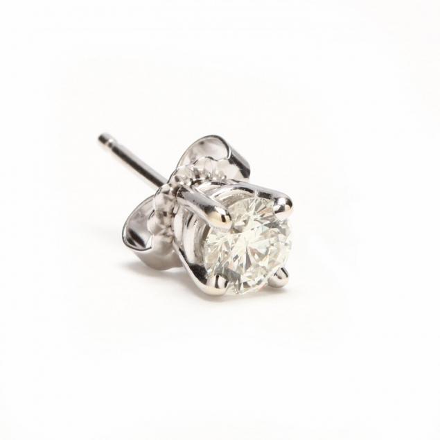 single-diamond-ear-stud