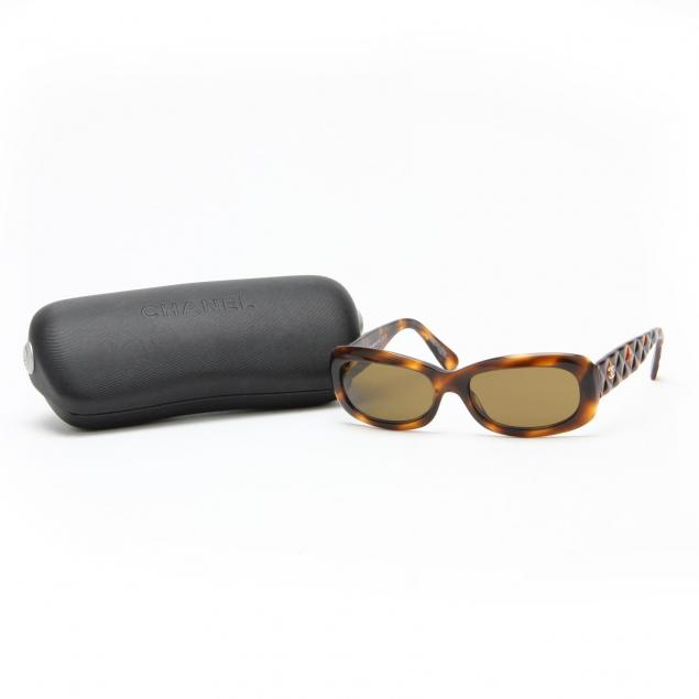 faux-tortoise-frame-sunglasses-chanel